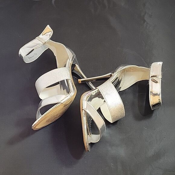 HERSTYLE GWINNIE 3-STRAPS VELCRO CLOSURE OPEN TOE SANDAL - Picture 11 of 12